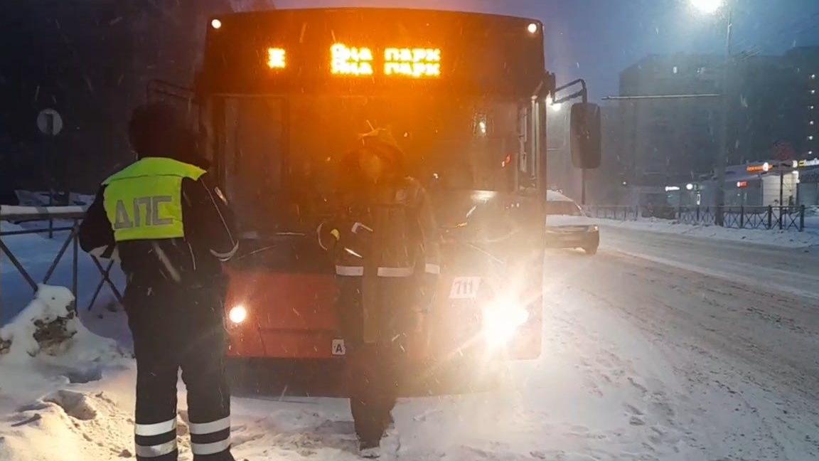 В Бологовском районе Тверской области грузовик врезался в фуру, есть погибший