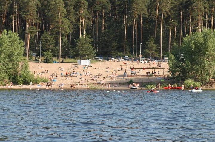 В Тверской области в пруду утонул ребёнок, а в реке — служебная машина